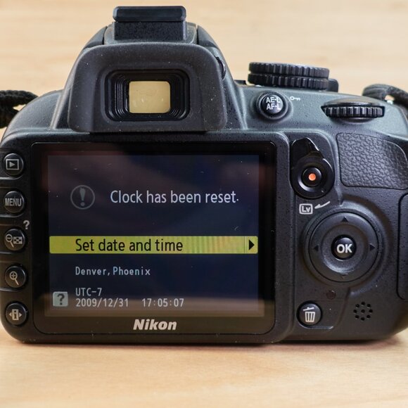 Nikon D3100 14.2MP DSLR Camera w/ AF-S Nikkor DX VR 18-55mm f/3.5-5.6G Lens - Picture 5 of 11